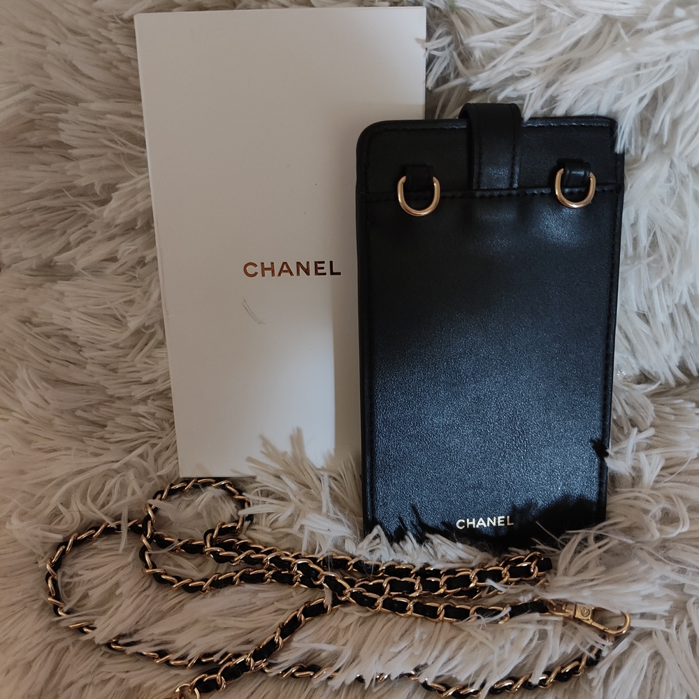 Coco Crush CC Black Crossbody Bag with Gold Accents - Picture 4 of 8